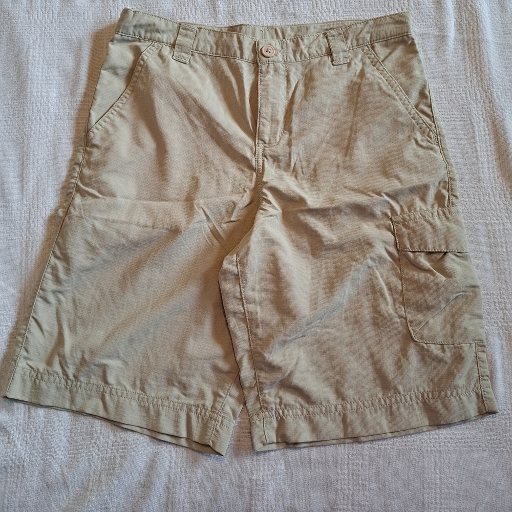 Columbia boys size Medium adjustable waist, 3 pocket shorts, light beige shorts
